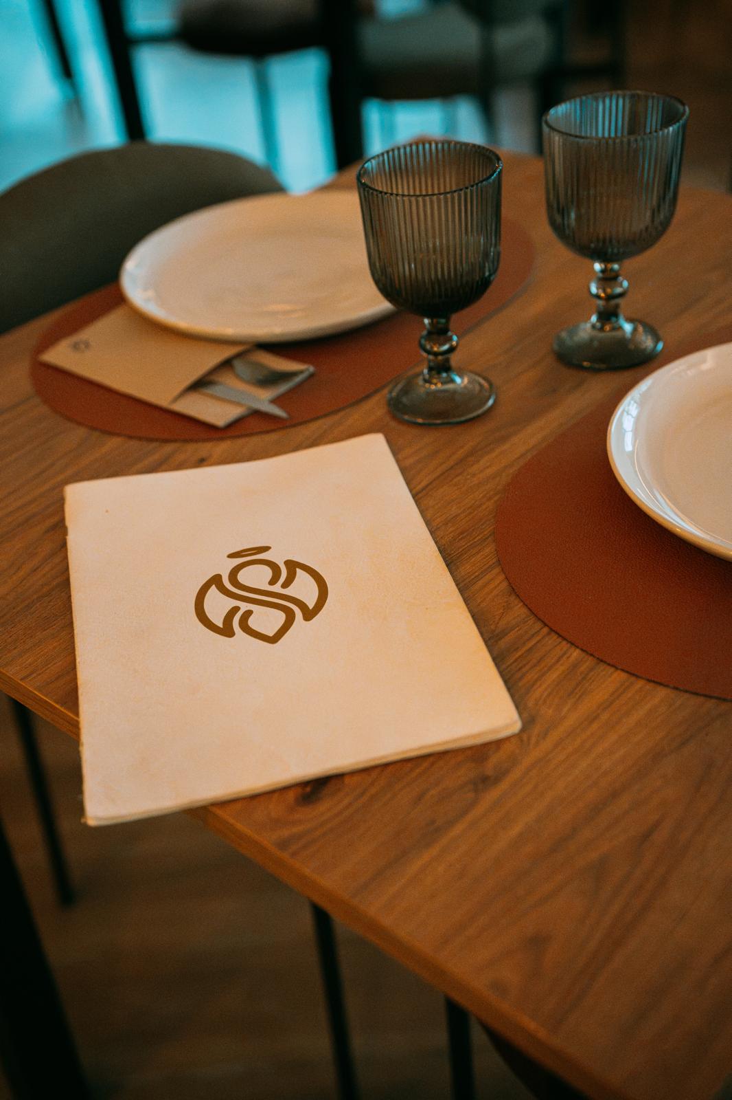 SANTOS | Tapas & Cocktails